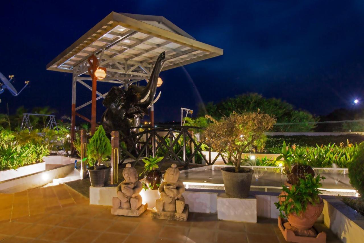 Sky View Hotel Bagan Exterior photo