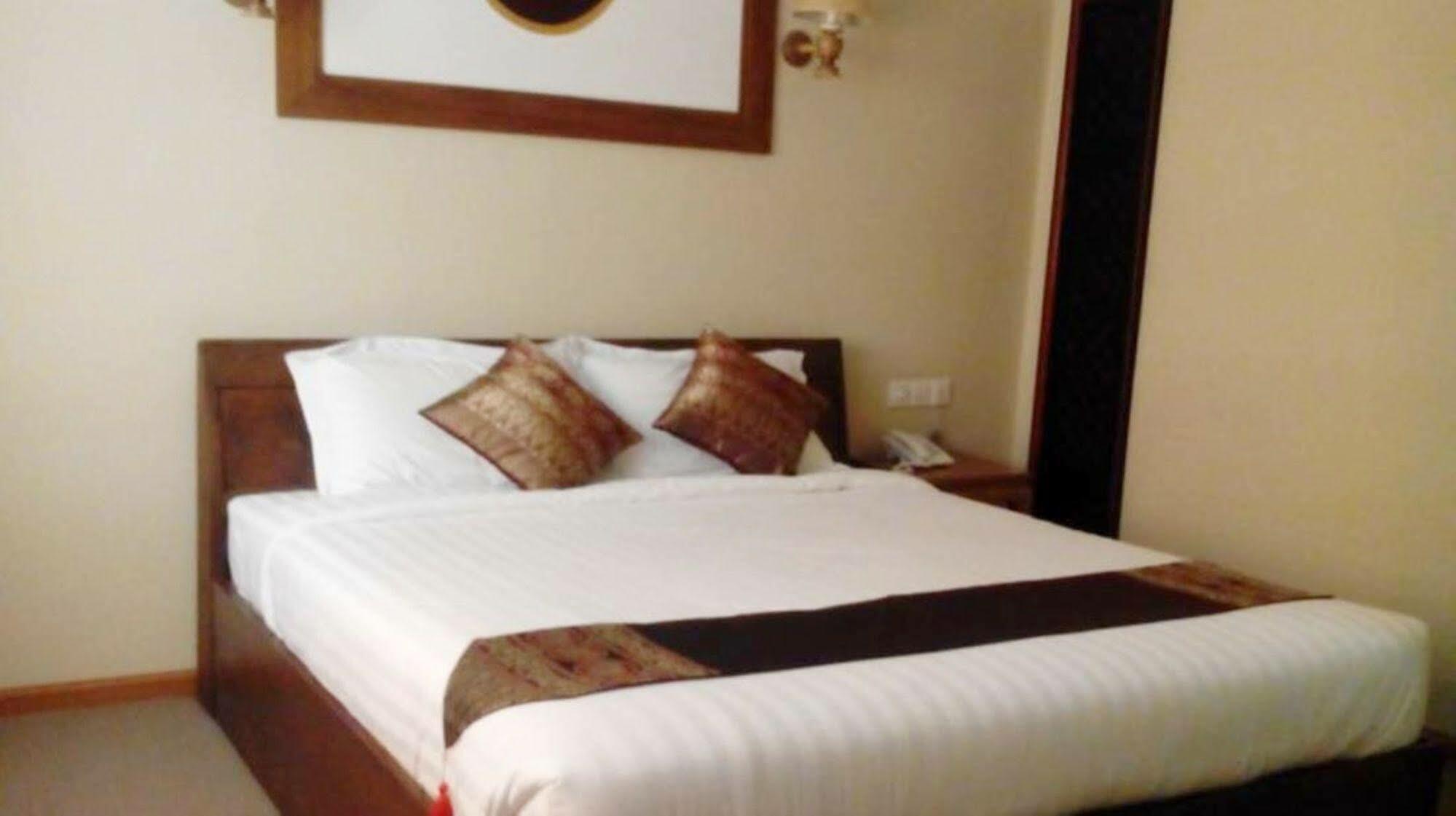 Sky View Hotel Bagan Exterior photo